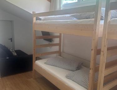 10-Bed Mixed Dormitory Room