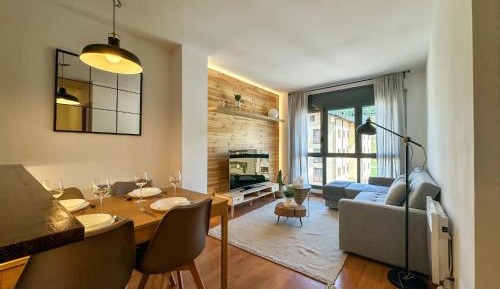 Apartment with Mountain View