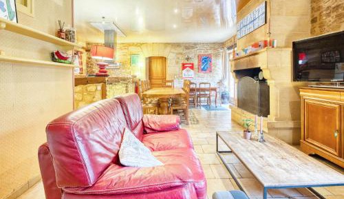 Six-Bedroom Holiday Home