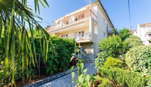 Three-Bedroom Apartment with Balcony