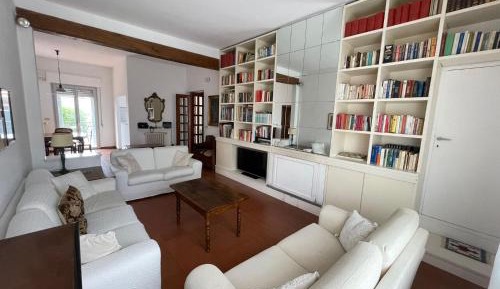 Three-Bedroom Apartment with Balcony