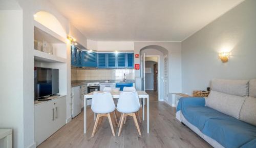 Deluxe One-Bedroom Apartment