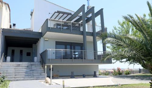 Villa with Garden View