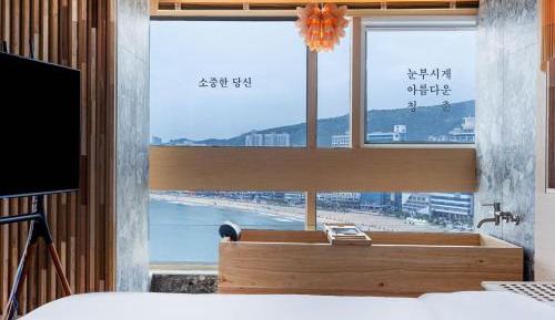 Queen Suite with Sea View
