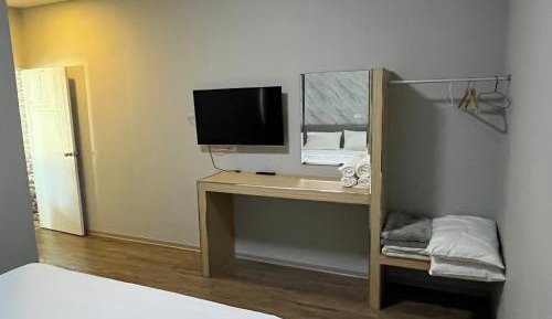 Classic One-Bedroom Apartment with King Bed