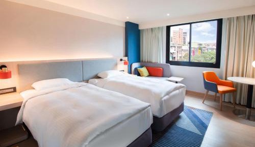 Standard Twin Room with City View