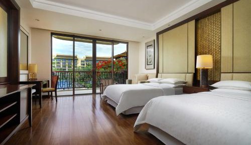 Guest room, 1 King, Low floor, Balcony