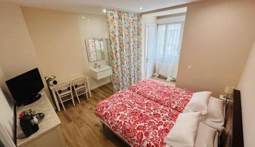 Double Room with Private Bathroom