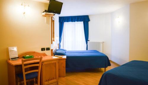 Family Room (2 Adults + 2 Children)