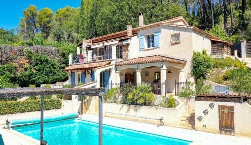Three-Bedroom Holiday Home 