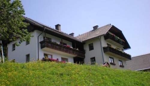 Apartment with Mountain View