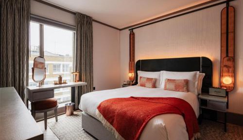 Deluxe Queen Room