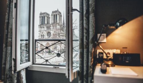 Double Room with view of the Seine River or Noter Dame