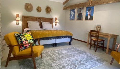 Deluxe Double Room (2 Adults + 1 Child)