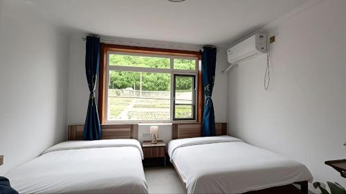Twin Room with Private Bathroom