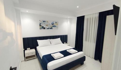 Deluxe One-Bedroom Apartment with City View