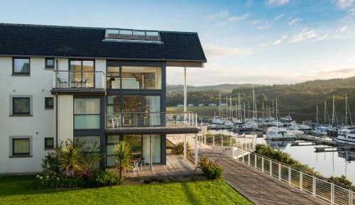 Luxury Three-Bedroom Apartment