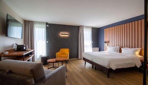 Queen Suite with Terrace and Free Spa Access - Non-Smoking