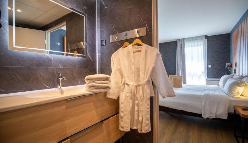 Junior King Suite with Sofa Bed, Bay View and Free Spa Access - Non-Smoking