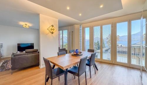 Apartment with Lake View