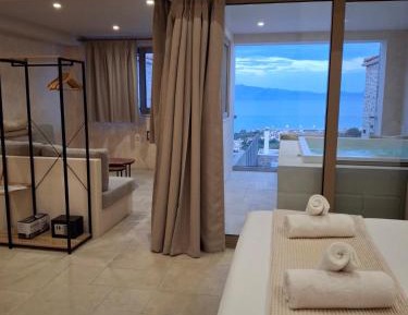 Studio with Spa Bath