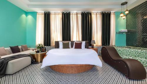 Studio with Spa Bath