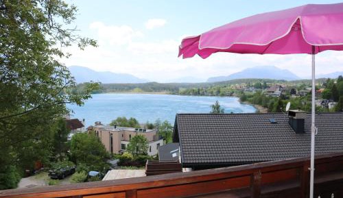 One-Bedroom Apartment with Lake View