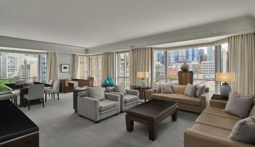 King Suite with City View - Regent