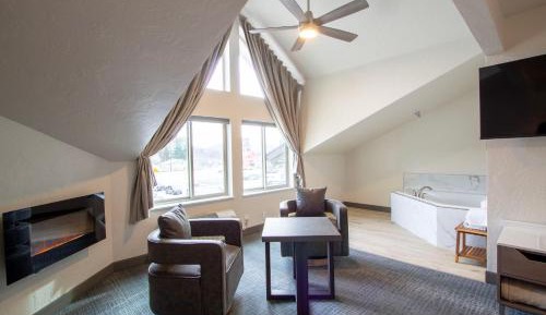 Suite with Hot Tub