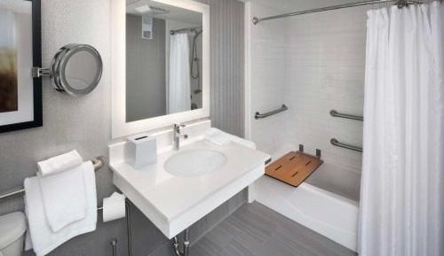 King Room with Large Shower - Mobility Accessible
