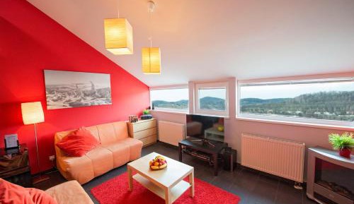 Apartment with Mountain View