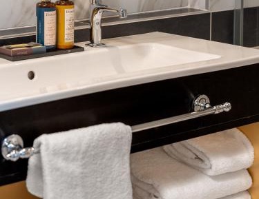 Queen Room - Mobility Access