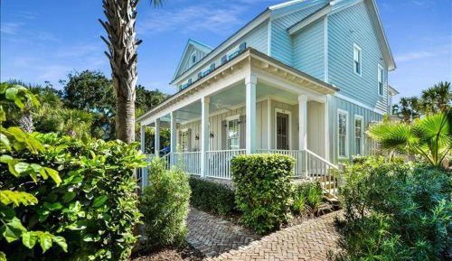 Four-Bedroom Holiday Home