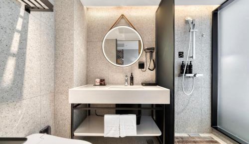 Deluxe Double Room with Shower