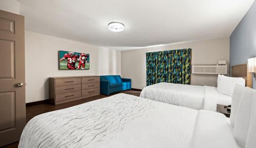 Suite with Two Queen Beds with Kitchen Disability Access Smoke Free
