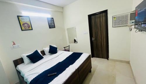 Deluxe Double Room (2 Adults + 1 Child)