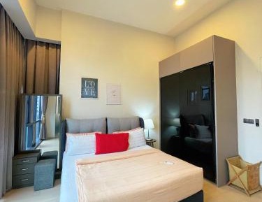 Deluxe One-Bedroom Apartment with City View