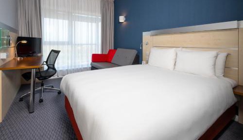 Standard King Room with Sofa Bed and Free Hot Breakfast
