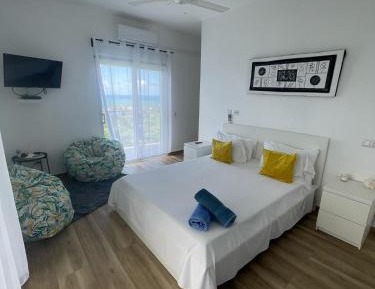 Deluxe Double Room (2 Adults + 1 Child)