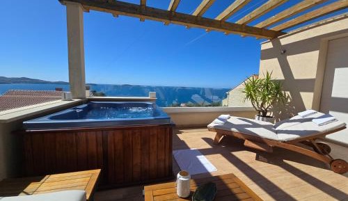Two-Bedroom Apartment with Terrace and Sea View