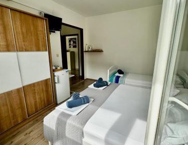 Deluxe Double Room (2 Adults + 1 Child)