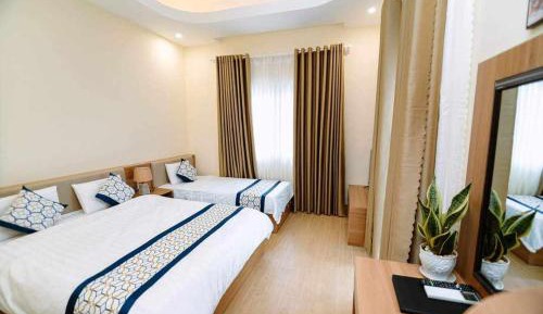 Deluxe Room (2 Adults + 1 Child)