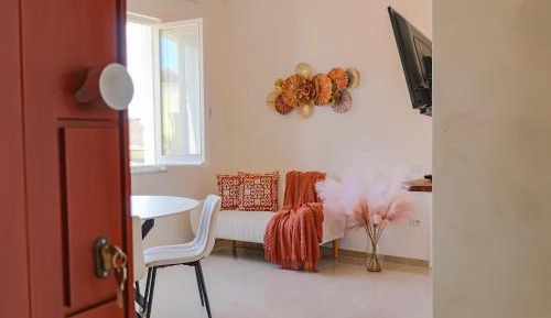 Deluxe One-Bedroom Apartment with Garden View