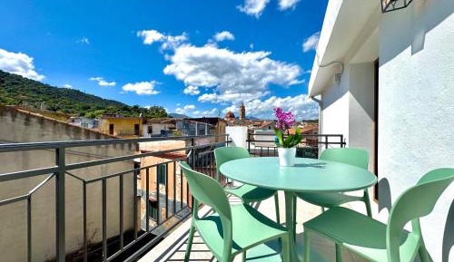 One-Bedroom Apartment with City View