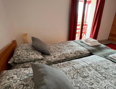 Deluxe Double or Twin Room with Mountain View