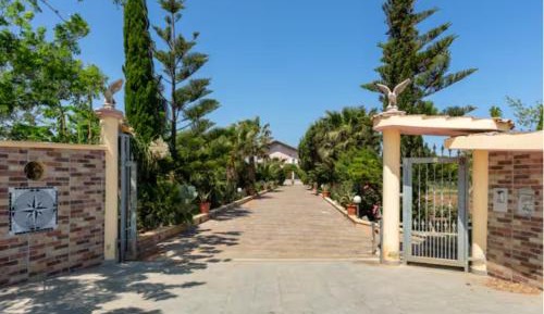 Villa with Garden View