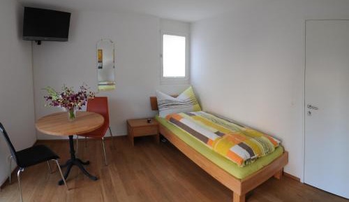 Standard Twin Room with Shared Bathroom