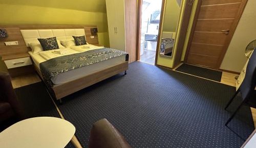 Deluxe Double Room with Shower