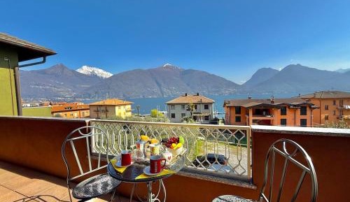 Apartment with Lake View