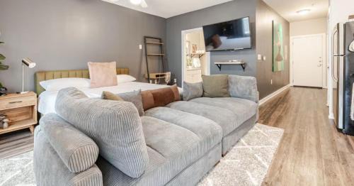 King Studio with Sofa Bed